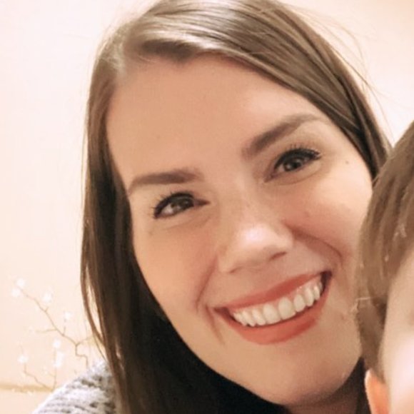 Meet your Posher, Jennifer - Picture 1 of 1